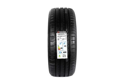 Pneu Yokohama Advan Sport V105 ZPS (Run Flat) 225/45 R18 91Y (Medida da MB Classe C - Dianteiro)