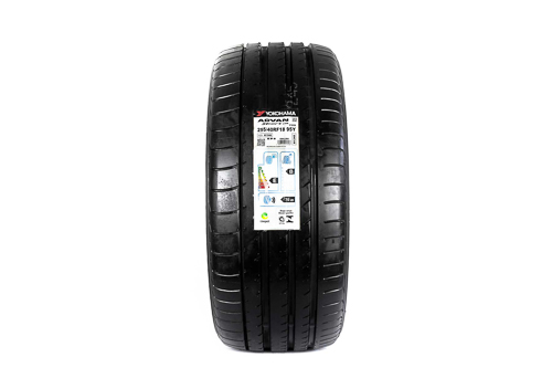 Pneu Yokohama Advan Sport V105 ZPS (Run Flat) 255/40 R18 95Y (Medida da MB Classe E)