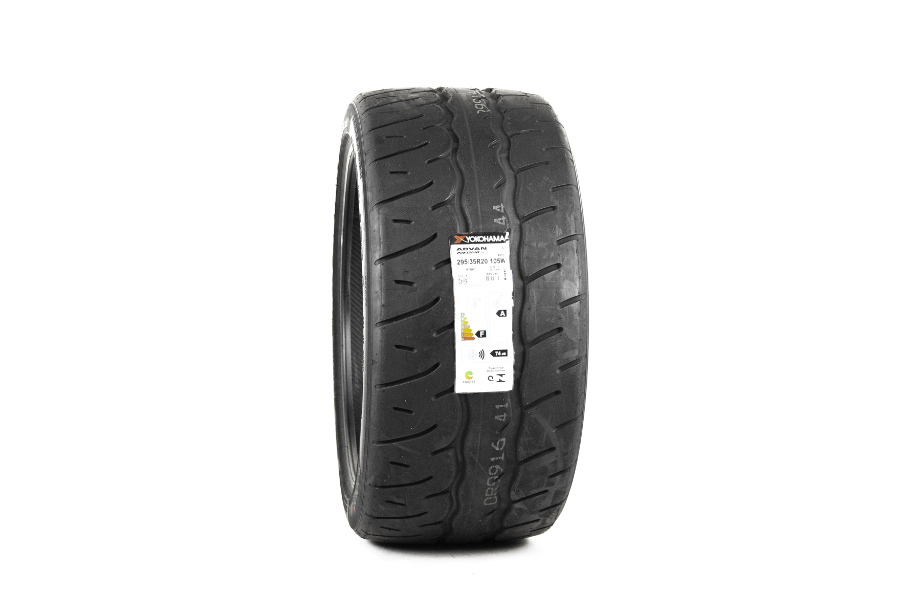 Pneu Yokohama Neova AD09 295/35 R20 105W - Alta Performance