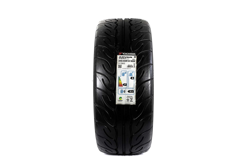 Pneu Yokohama Advan Neova AD08R 245/45 R18 96W