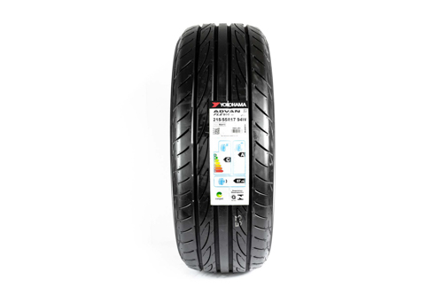 Pneu Yokohama Advan Fleva V701 215/55 R17 94W