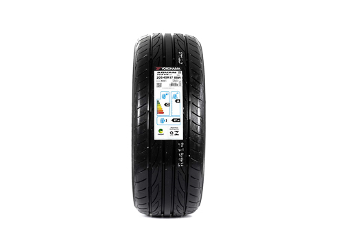 Pneu Yokohama Advan Fleva V701 205/45 R17 88W