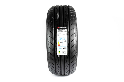 Pneu Yokohama Advan Fleva V701 235/55 R18 100V