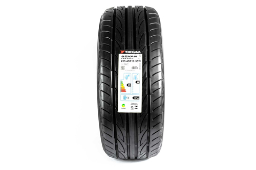 Pneu Yokohama Advan Fleva V701 235/45 R19 95W