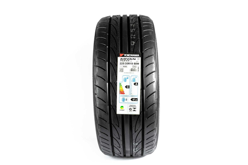 Pneu Yokohama Advan Fleva V701 225/35 R19 88W