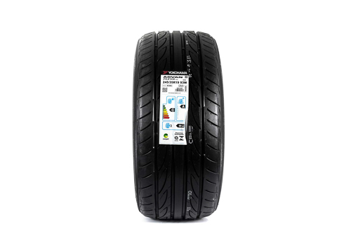 Pneu Yokohama Advan Fleva V701 245/35 R19 93W