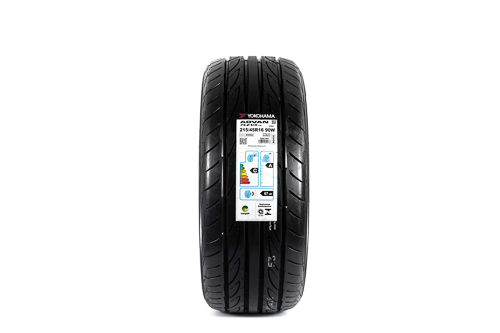 Pneu Yokohama Advan Fleva V701 215/45 R16 90W