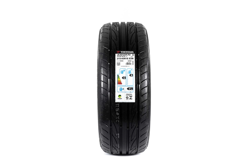 Pneu Yokohama Advan Fleva V701 215/45 R18 93W