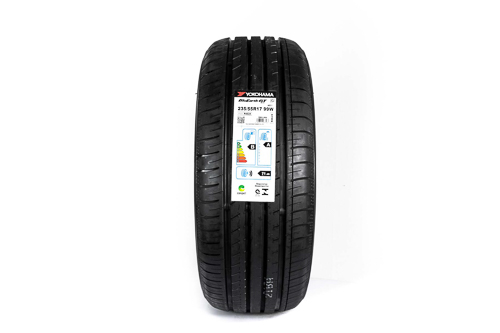 Pneu Yokohama Bluearth GT AE51 235/55 R17 99W