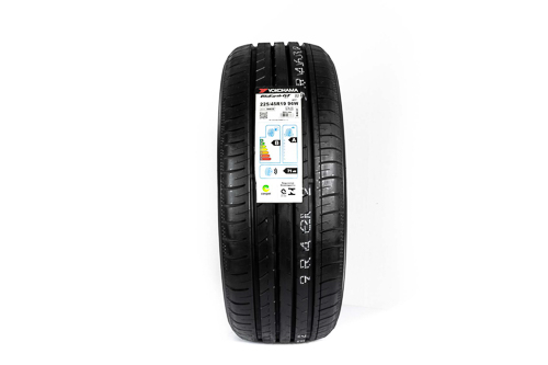 Pneu Yokohama Bluearth GT AE51 225/45 R19 96W