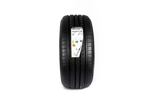 Pneu Yokohama Bluearth GT AE51 235/45 R17 97W