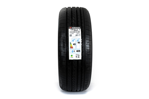 Pneu Yokohama RV02 215/55 R18 99V